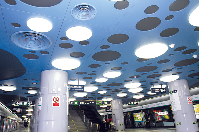 北京地铁站应用烤瓷铝板